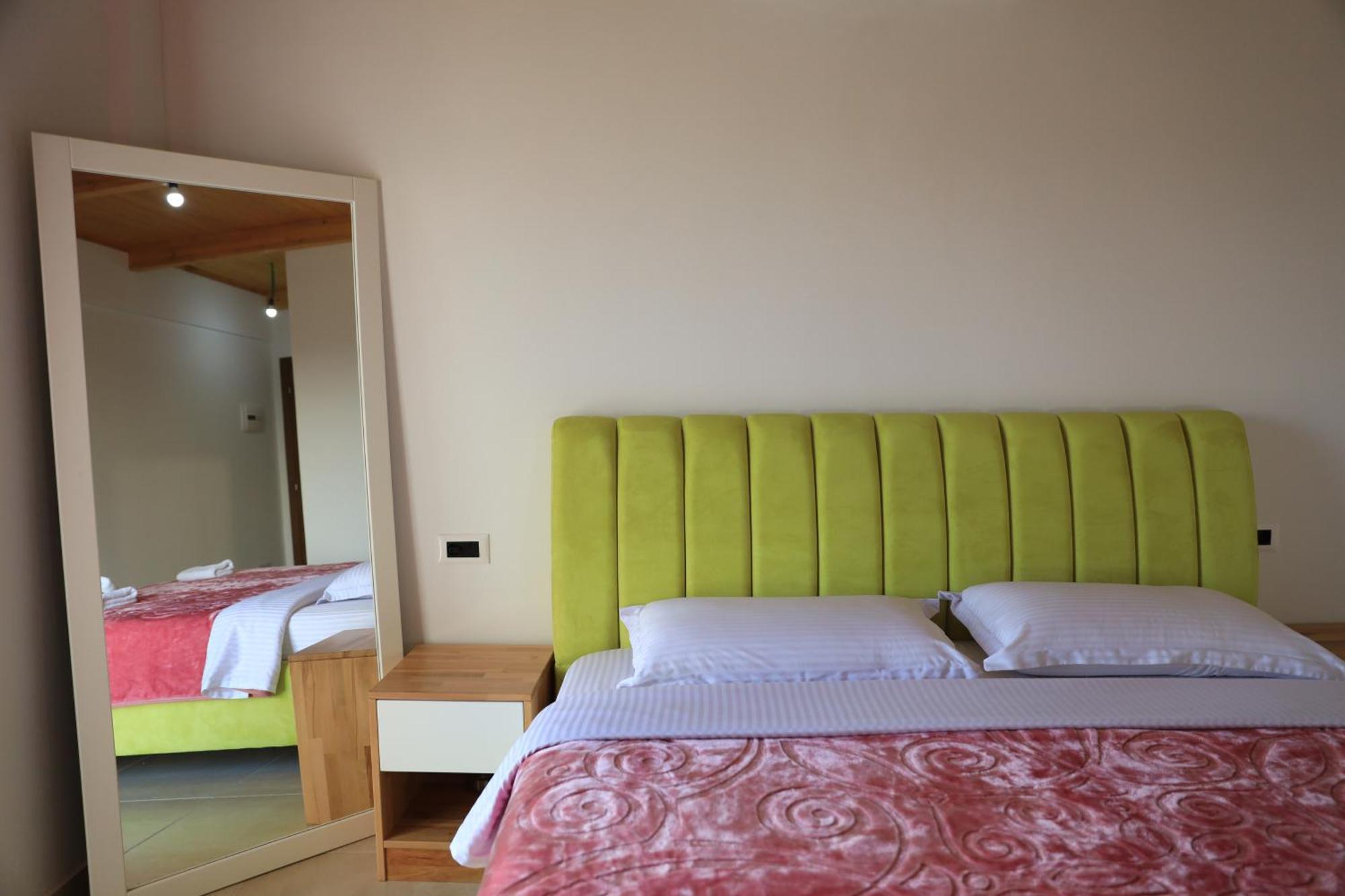 Lahuta E Vjeter Agroturizem Hotel Lac Exterior photo