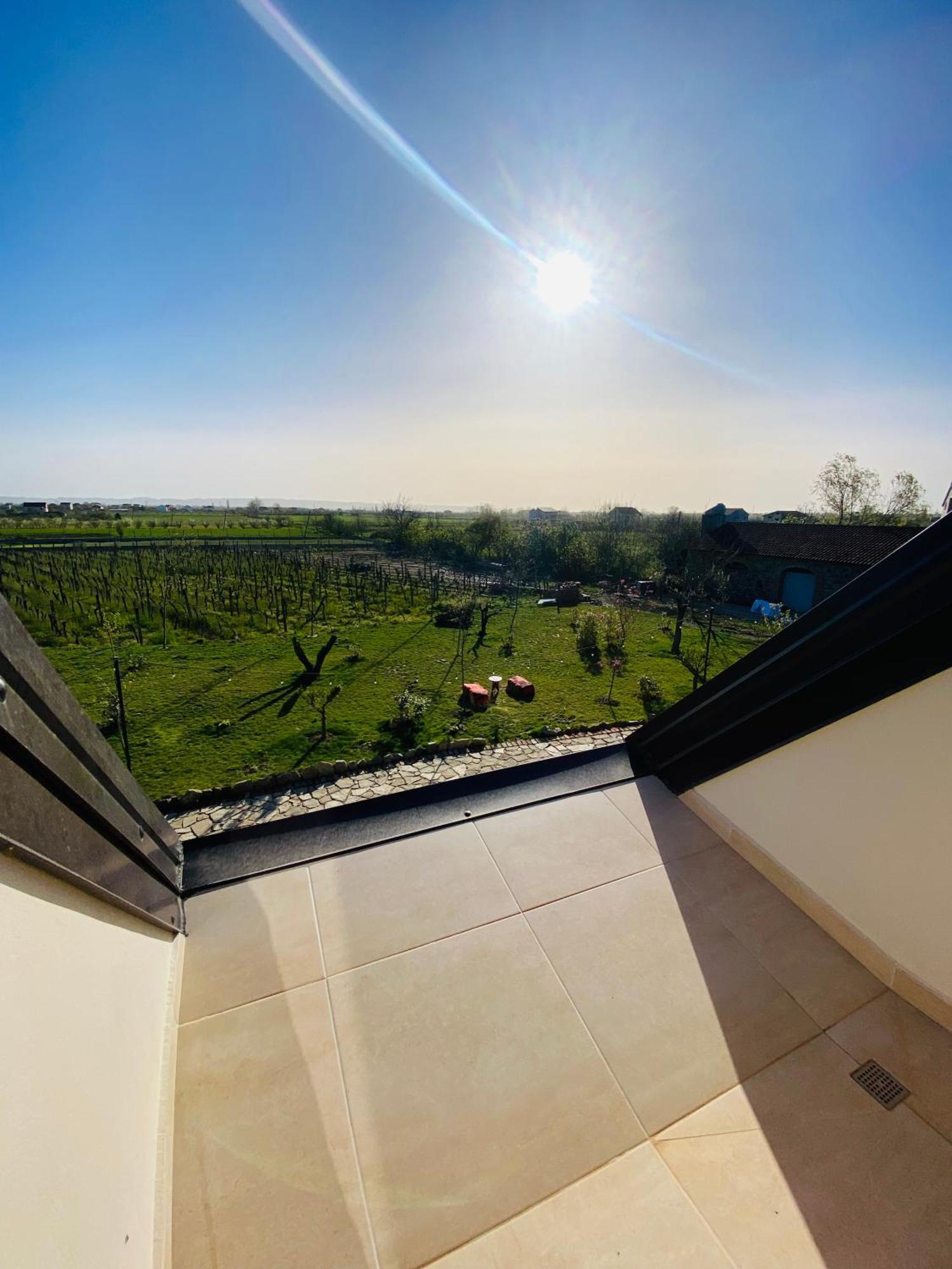 Lahuta E Vjeter Agroturizem Hotel Lac Exterior photo
