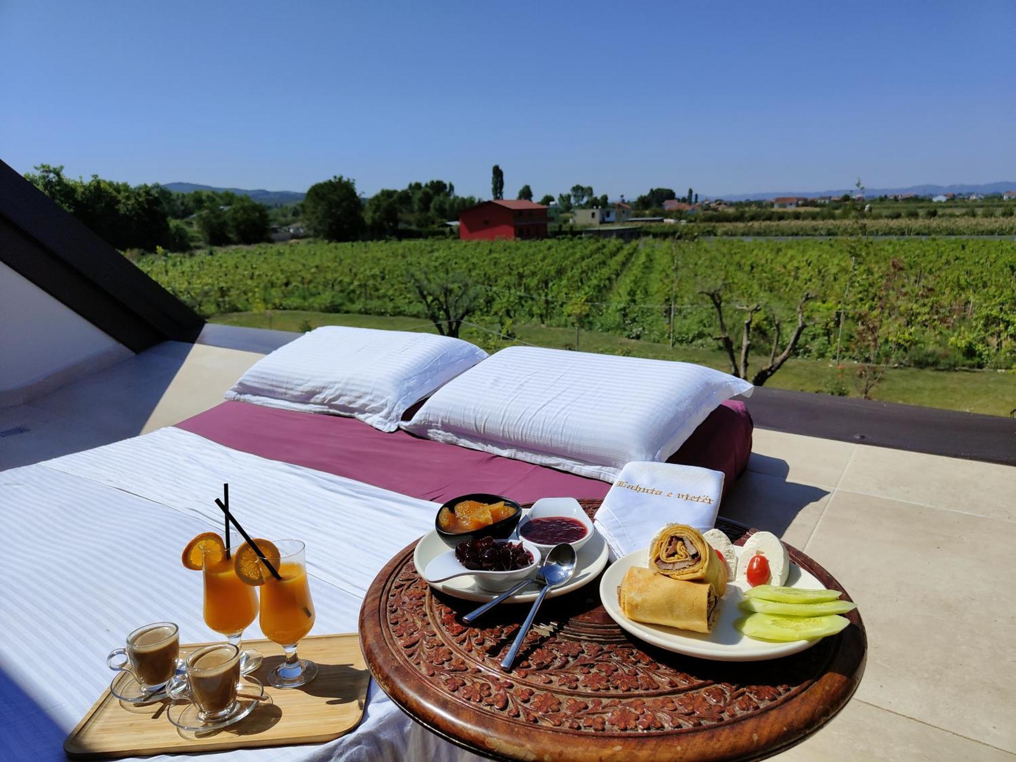 Lahuta E Vjeter Agroturizem Hotel Lac Exterior photo